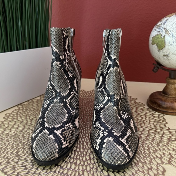Nine West Niomi Snakeskin Ankle Booties ✨Like New✨ - Picture 3 of 8
